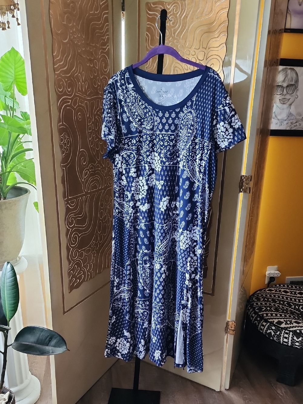 Cuddl Duds Navy Blue and White Paisley Short-Sleeve Midi Dress